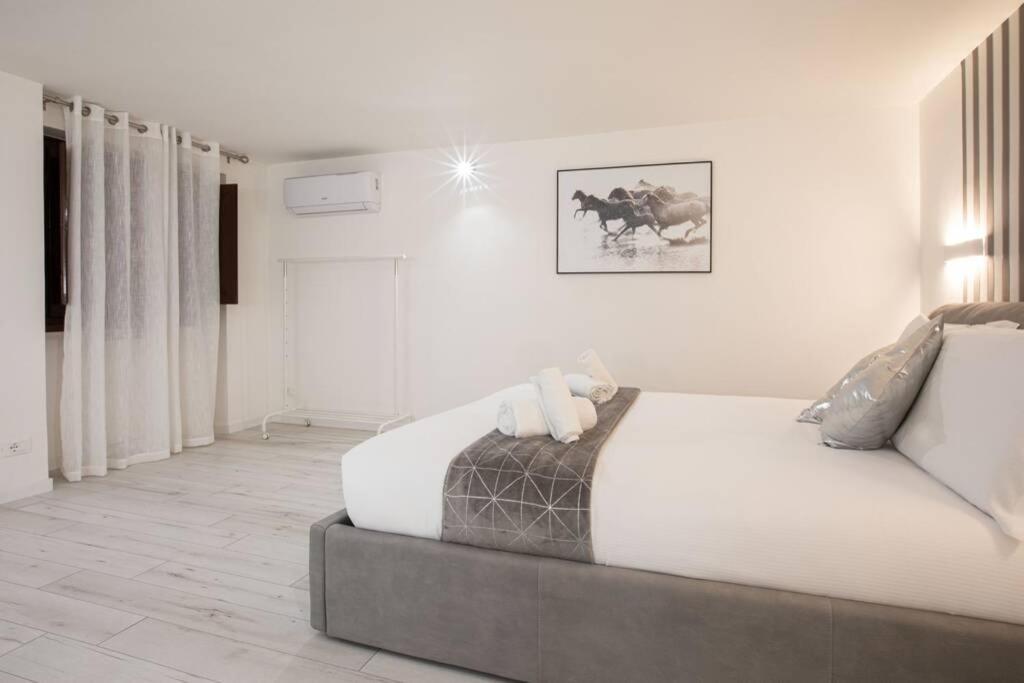 Unforgettable Split Level Jacuzzi Suite Navona Roma Esterno foto