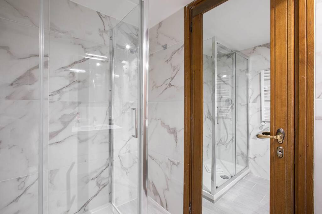 Unforgettable Split Level Jacuzzi Suite Navona Roma Esterno foto